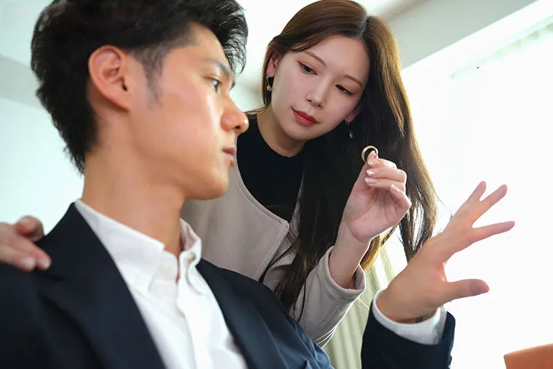 Cô vợ đi đi chơi, chồng yêu ở nhà bị nhỏ em vợ yêu gạ chịch không trượt phát nào